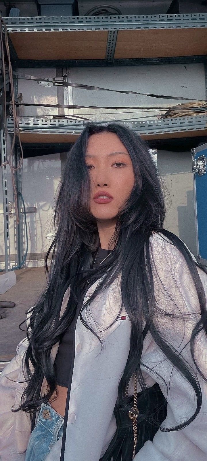 استماع الي المشاكل بأنواعها واعطاء حلول 